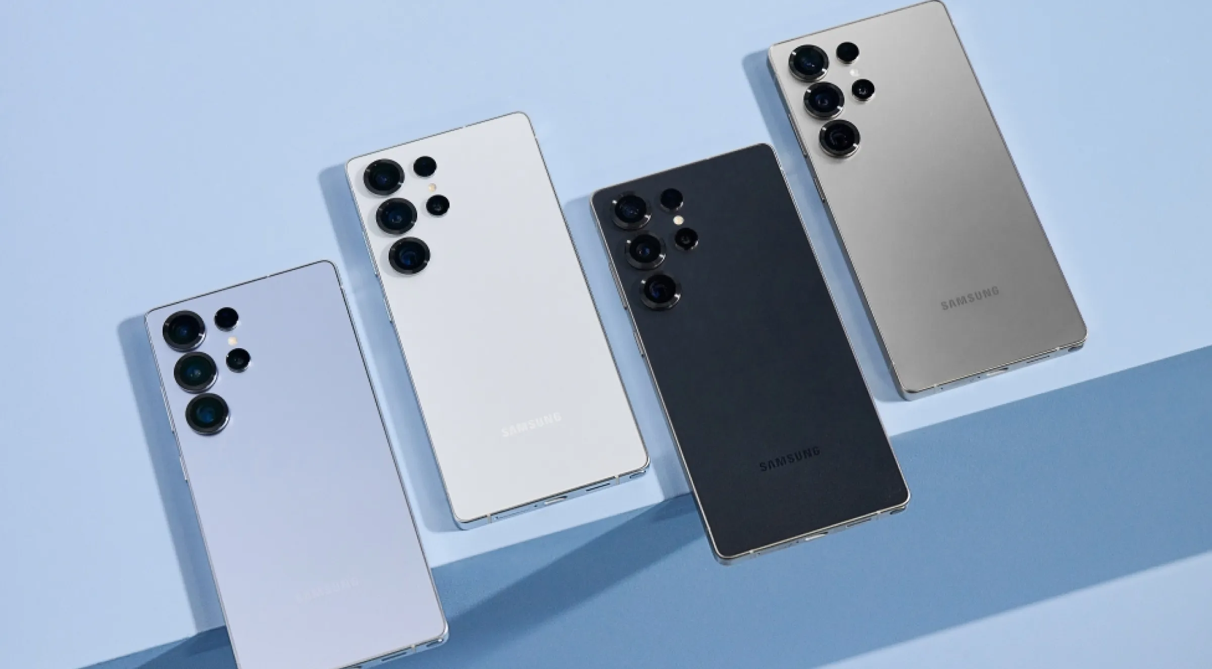 갤럭시 S25 울트라 기본 색상으로 (티타늄 실버블루, 티타늄 화이트실버, 티타늄 블랙, 티타늄 그레이)