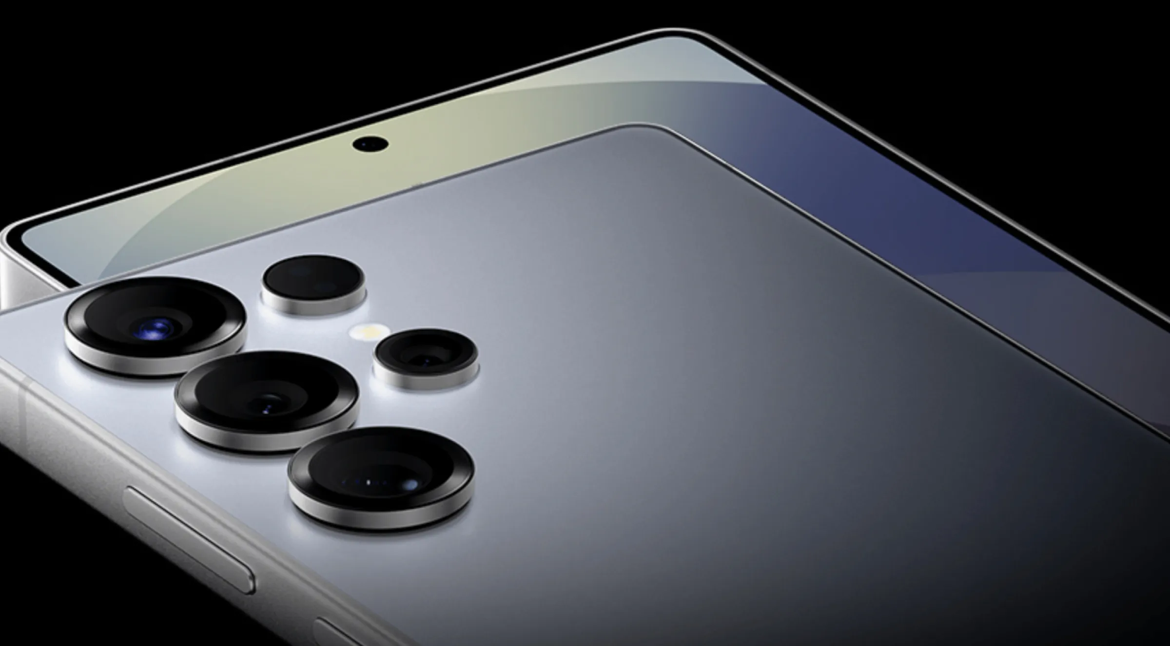 공개된 갤럭시 S25 울트라의 티타늄 실버블루 색상이에요.