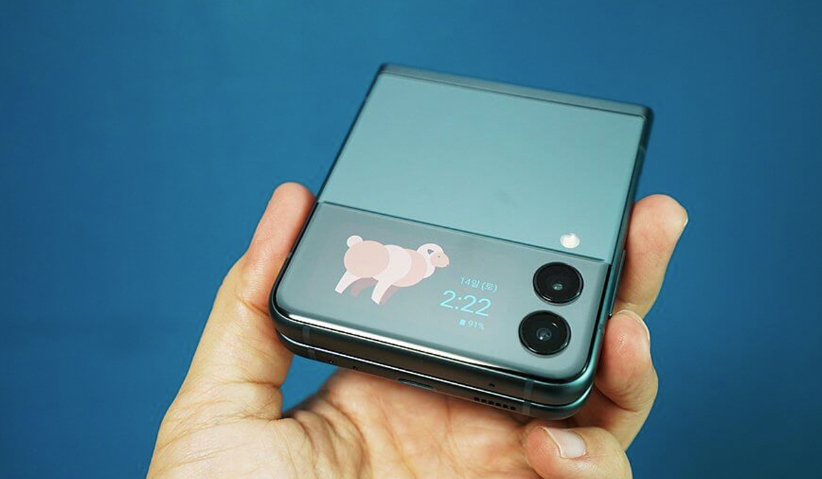 갤럭시 Z플립4 렌더링 이미지